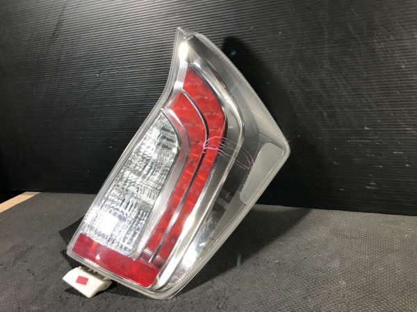 ★送料無料★36T043 プリウス ZVW30 後期 右テールライト_2
