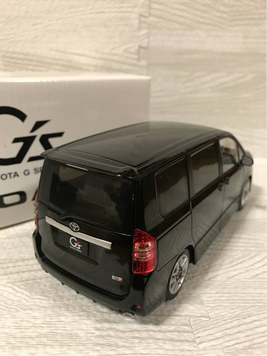 1/24 トヨタ ノア NOAH G's カラーサンプル ミニカー 非売品 ブラック