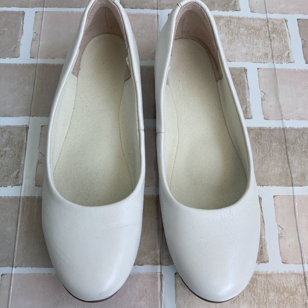 人気 無印良品　MUJI レザーフラットシューズ オフ白　22.5 