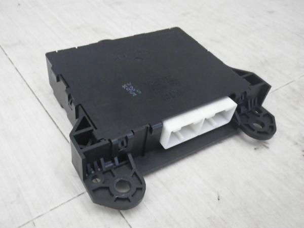 2811・トヨタ プリウス NHW20 純正 エアコン アンプ 88650-47051