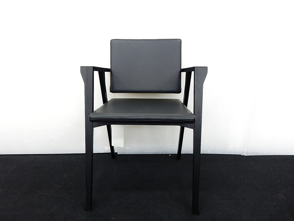 良品 832 LUISA ルイーザ アーム チェア 黒 楽S1326500(カッシーナ