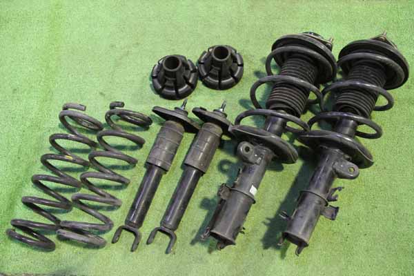 中古品 ニッサン 純正ショックアブソーバー エルグランド Ｅ51