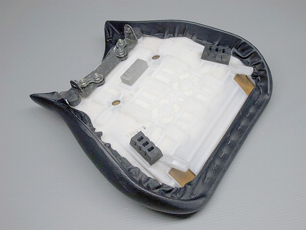 ★GSX1300R 隼 (GW71A) ~07 純正シート D2515