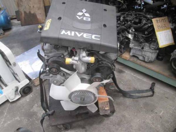 【ひー/おまとめ商品についてご確認お願い致します】 4-109164 V97W パジェロ 6G75 エンジン ASSY(エンジン本体)｜売買され