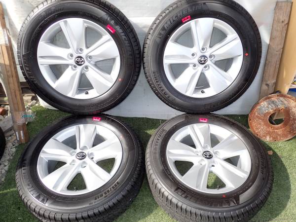 (582)売切 新車外し 225/65R17 TOYOTA ハリアー 4本セット_1