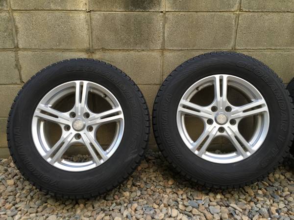 フォード　エスケープ　スタッドレスタイヤ　215/70R16