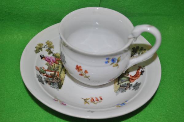 【マイセン】寓話絵図コーヒーカップ＆ソーサ１級品ボタン剣