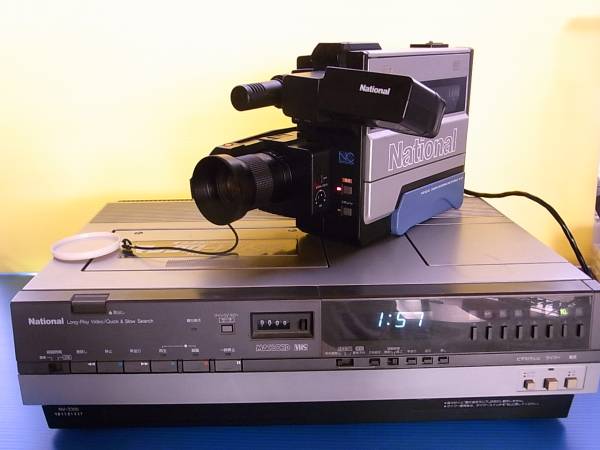 大昔のVHSビデオカメラ 3D VHS-C ビデオカメラ : r/camcorders