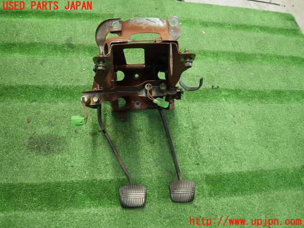 2UPJ-17117590]スカイラインクーペ(DR30)クラッチペダル 中古