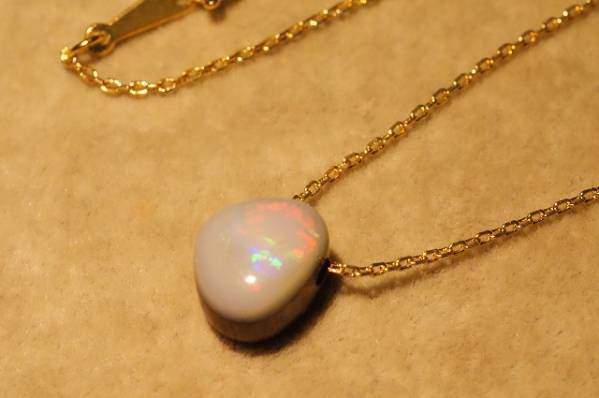 [Star★OJ] ホワイト Dオパール マルチ遊色 ペンダント 動画有