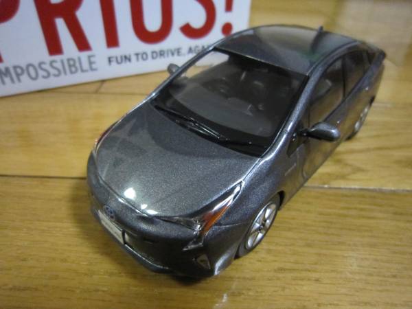1/30　トヨタ 新型プリウス　グレー　ミニカー　非売品