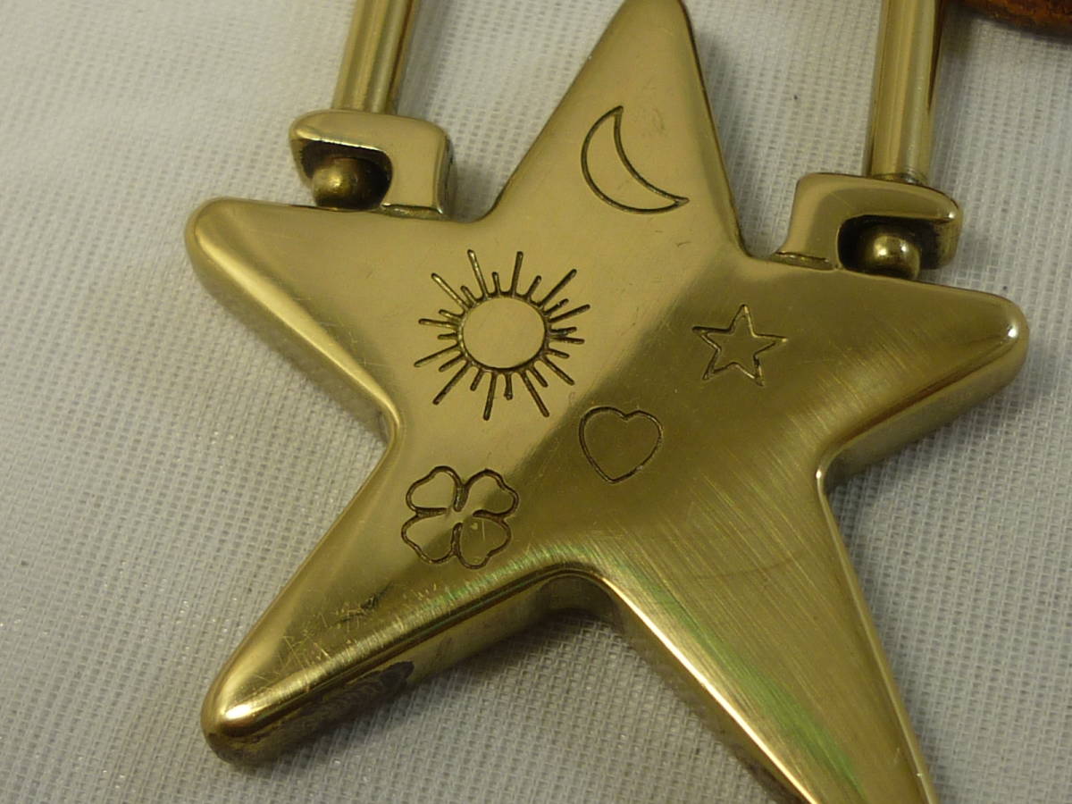 ☆Felisi フェリージ キーホルダー キーリング チャーム 星形 9057