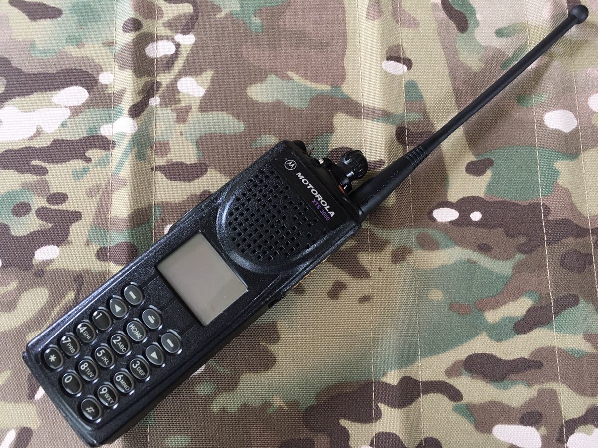 実物 MOTOROLA XTS3000 MODEL 3 無線機 モトローラ 放出品 XTS 個人