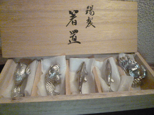 Z04. 銅製 蝶華紋 編み手 円式 茶托 5客 保護箱 煎茶道具 茶托 黄銅