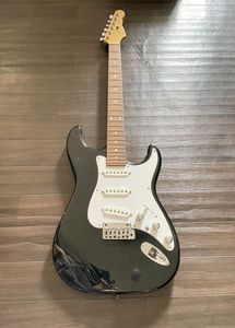エレキギター 白のヤフオク!の相場・価格を見る｜ヤフオク!のエレキ 