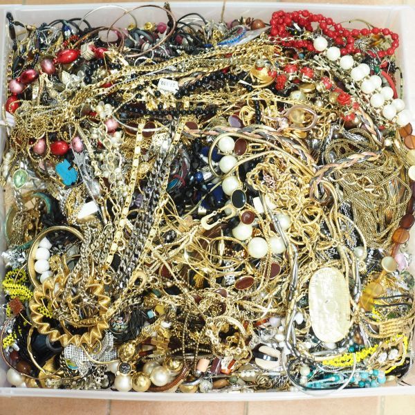アクセサリー 大量まとめ売り(3.1キロ) ネックレス まとめ 総重量 まとめて 1，085g kgの -アクセサリー