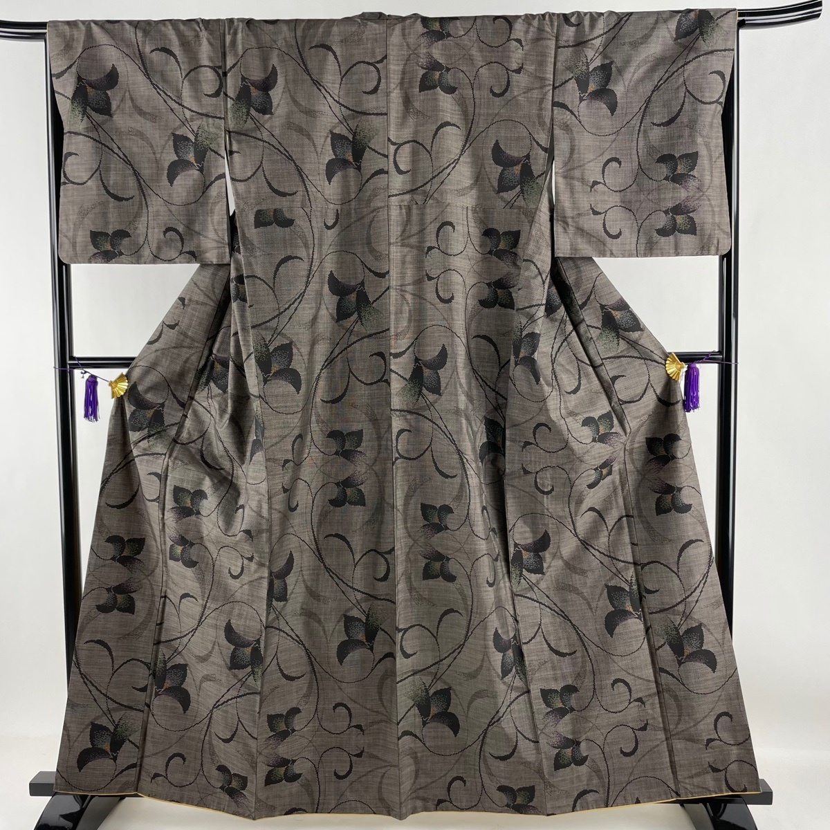 大島紬 美品 名品 証紙 順泥染 草花 焦茶色 袷 身丈161cm 裄丈67cm M 正絹 【中古】 ☆☆☆☆