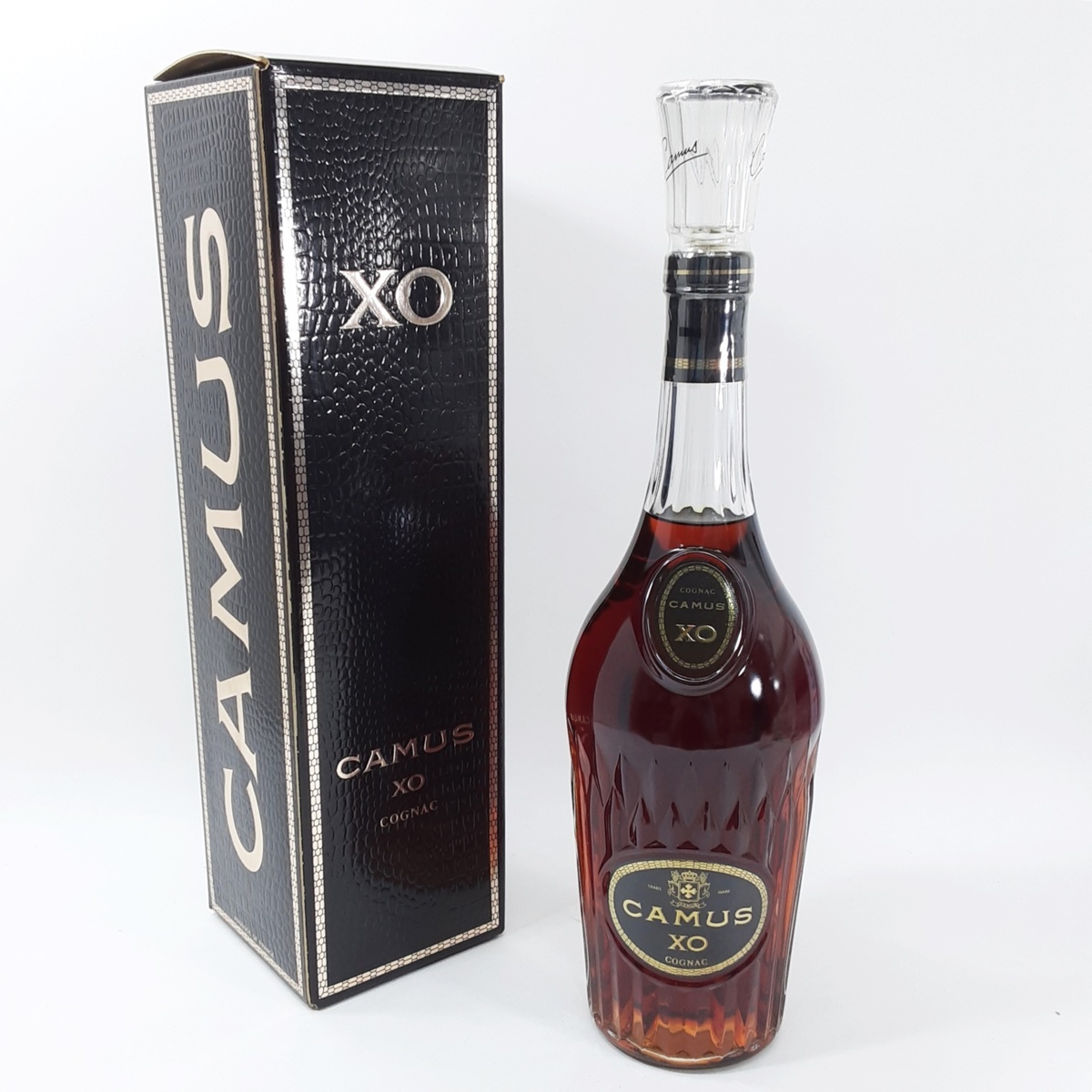 正規品，最新作 CAMUS カミュ XO ロングネック 700ml 40% 未開栓 コニャック ブランデー 箱あり(カミュ)｜売買されたオークション情報、yahooの商品情報をアーカイブ公開 - オークファン コニャック