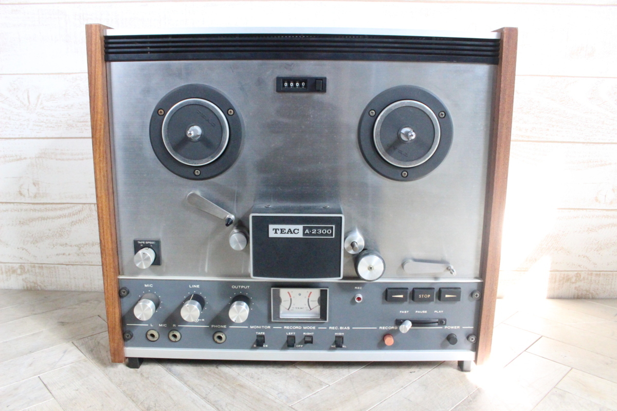 the TEAC | ティアック A2300 re:View (in past) - A-2300 オープン