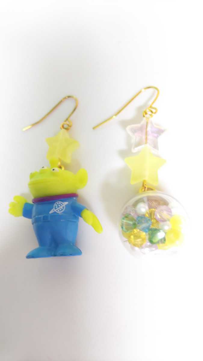 ディズニー トイストーリー Uvレジン キーホルダー スター ストラップ ハンドメイド リトルグリーンメン ロゴ入り 土星 星 在庫あり 即納 キーホルダー