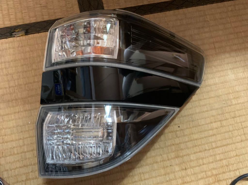39 良品 点灯確認済み 20系 トヨタ ヴェルファイア テールランプ