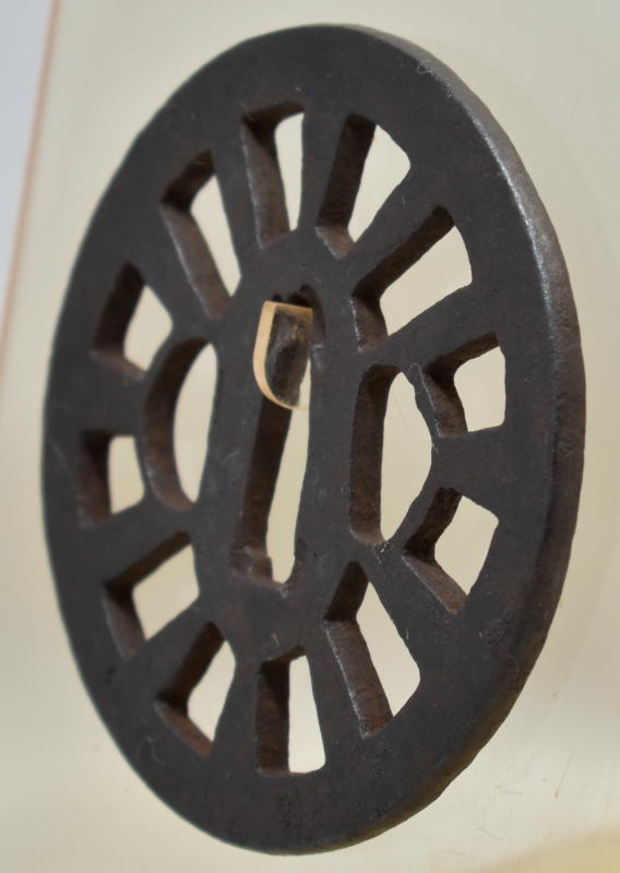 武庵】日本刀の鍔⑩ 鉄地丸形車透かし図 76.8ミリ