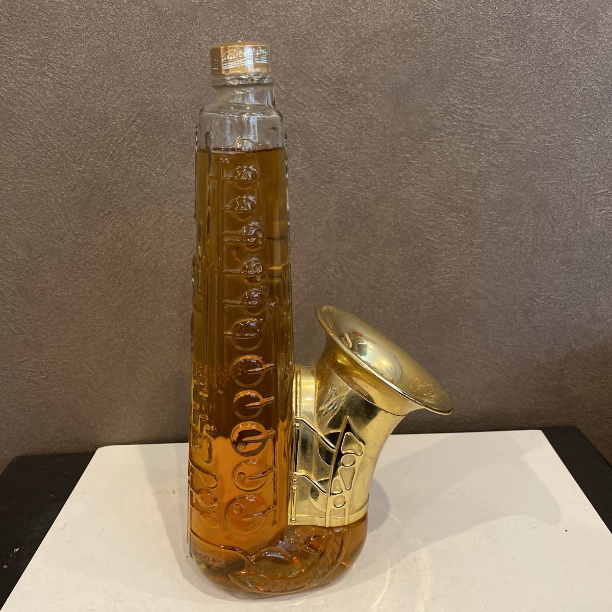 得価，本物保証 SUNTORY ピュアモルトウィスキー サックスボトル 山﨑 楽器ボトル 600ミリ 未開栓 ネックなし(日本)｜売買されたオークション情報、yahooの商品情報をアーカイブ公開 - オークファン 日本