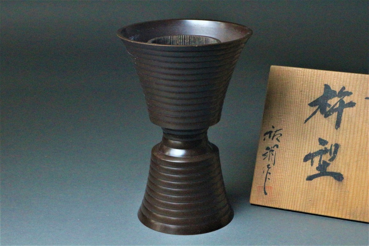 卸玄尚】高岡銅器 吉秀作 鯉彫刻 花瓶 高岡銅器 鯉 コイ 花瓶 一輪挿し