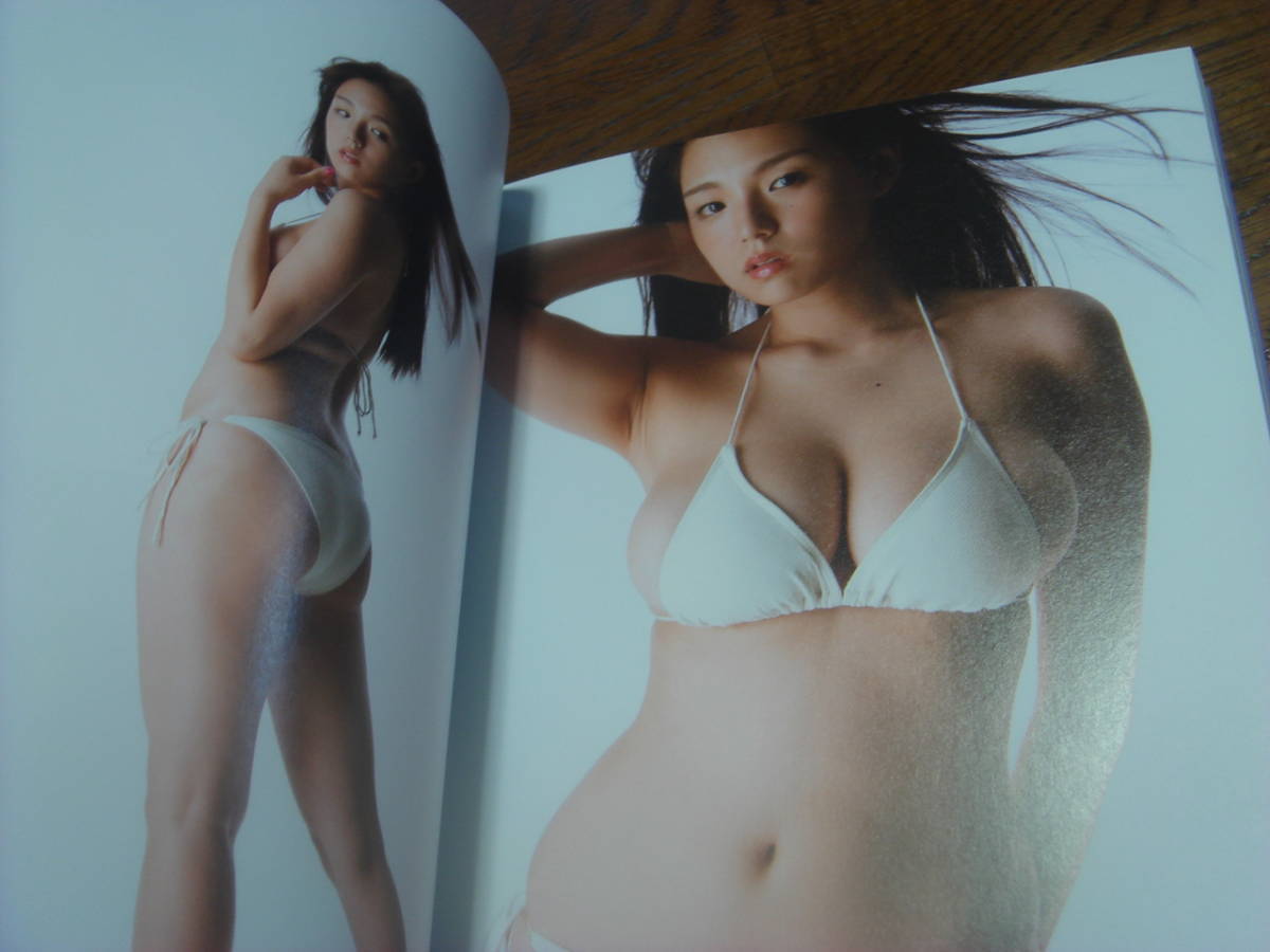 Scenes・ラブシーンズ☆魅力満載 篠崎愛写真集(初版)「初版第1刷☆Love 