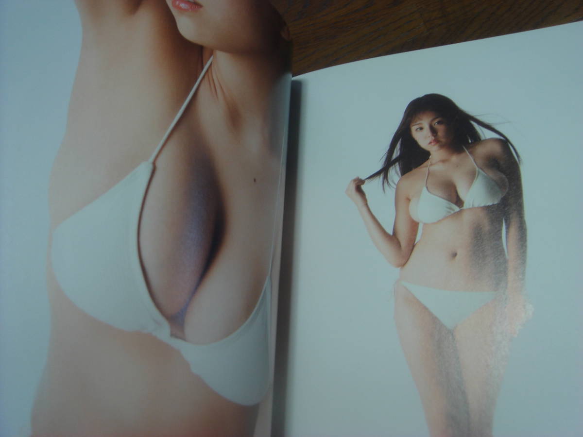 篠崎愛写真集「初版第1刷☆Love Scenes☆かわいさ満開・とても美品 
