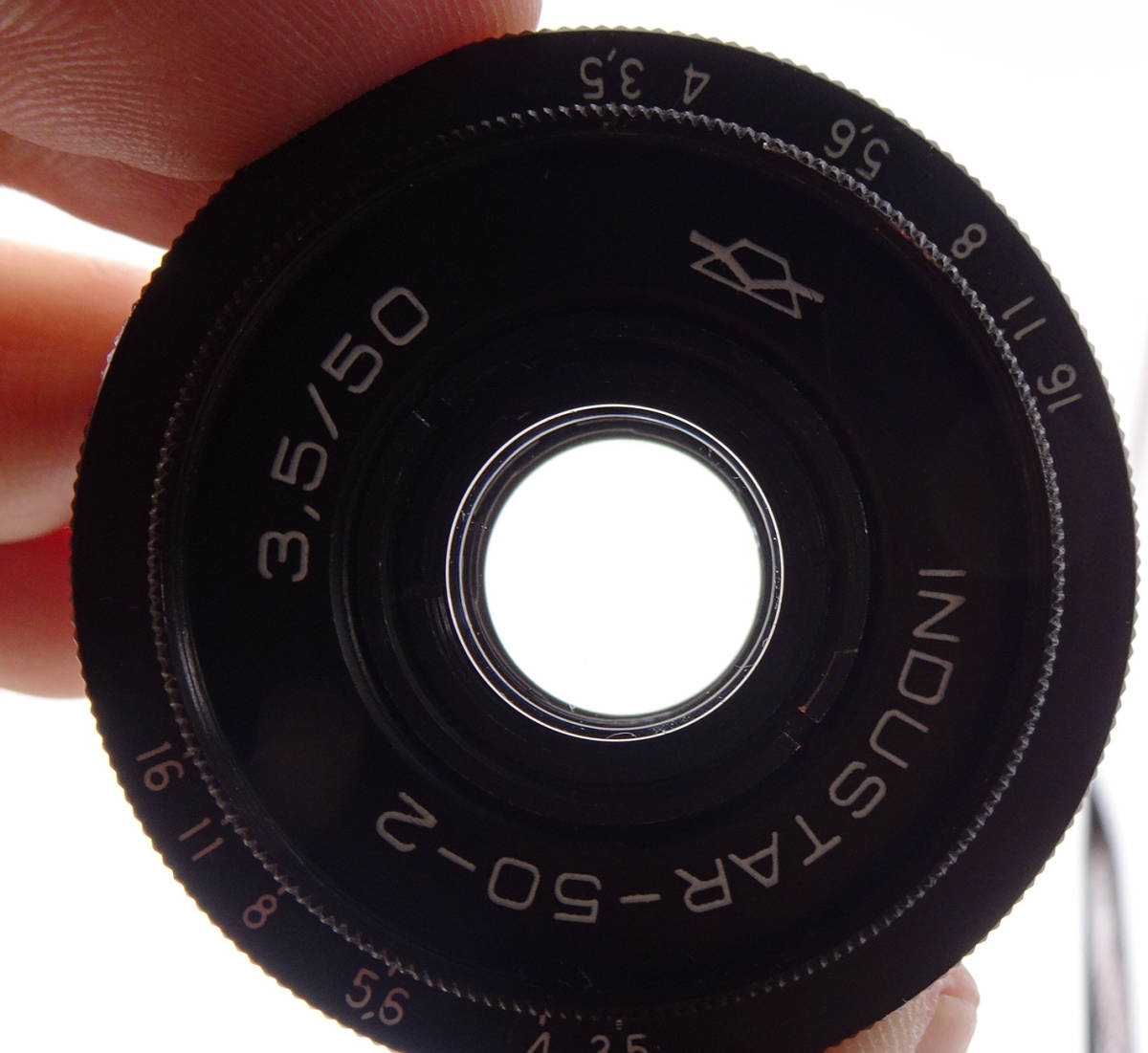 30 　新品同様　 パンケーキレンズ　1982年製造　　インダスター50-2　ソニーミラーレス（Eマウント）用アダプター付 50mm 50-2 Industar-50-2 未使用・未開封品)ロシア 手頃に買えるパンケーキ型ロシアンレンズの F3.5」フルサイズ対応（もしかして中判ミラーレスでも？）旧ソ連から来た破格のハイコストパフォーマンスレンズ