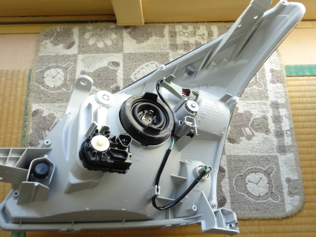 新品 トヨタ ランクル プラド120 後期 純正 右 ヘッドライト