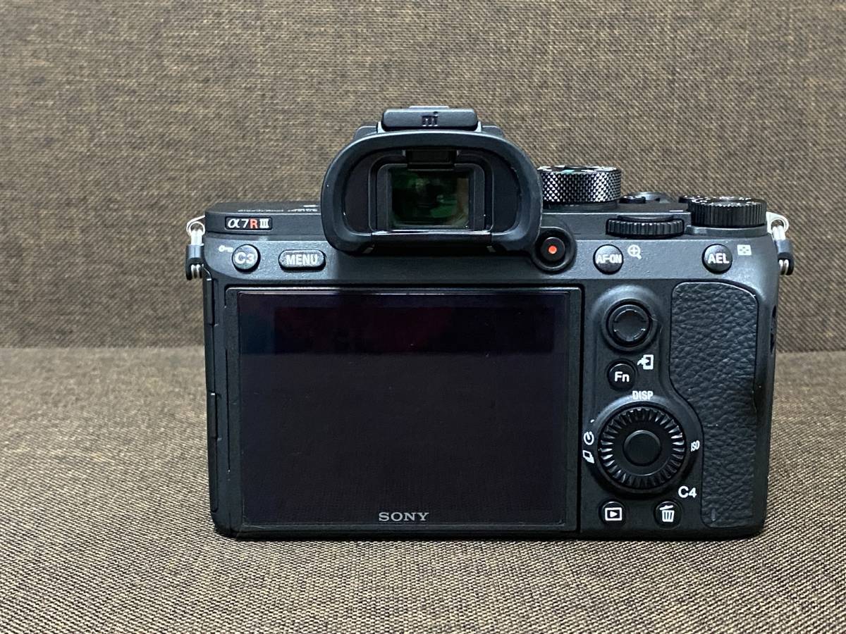 極上美品】SONY ILCE-7RM3 α7RIII ショット数1943 付属品・箱付 おまけ