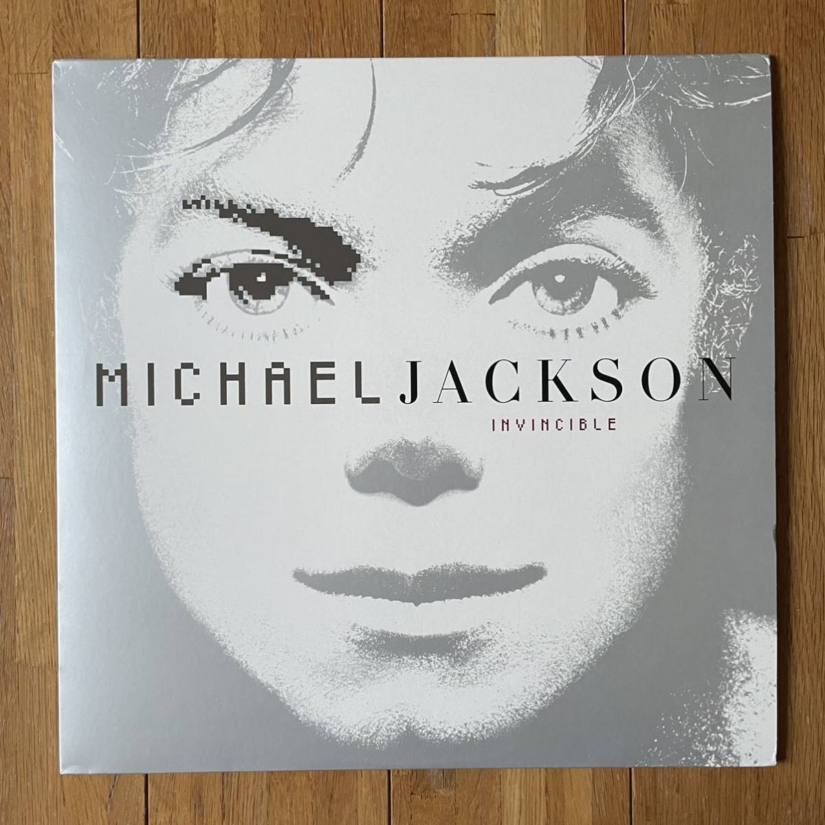 新作入荷，低価 MICHAEL JACKSON / INVINCIBLE / US オリジナル E2 69400 / 2LP / マイケル ジャクソン(Michael Jackson)｜売買されたオークション情報、yahooの商品情報をアーカイブ公開 - オークファン M