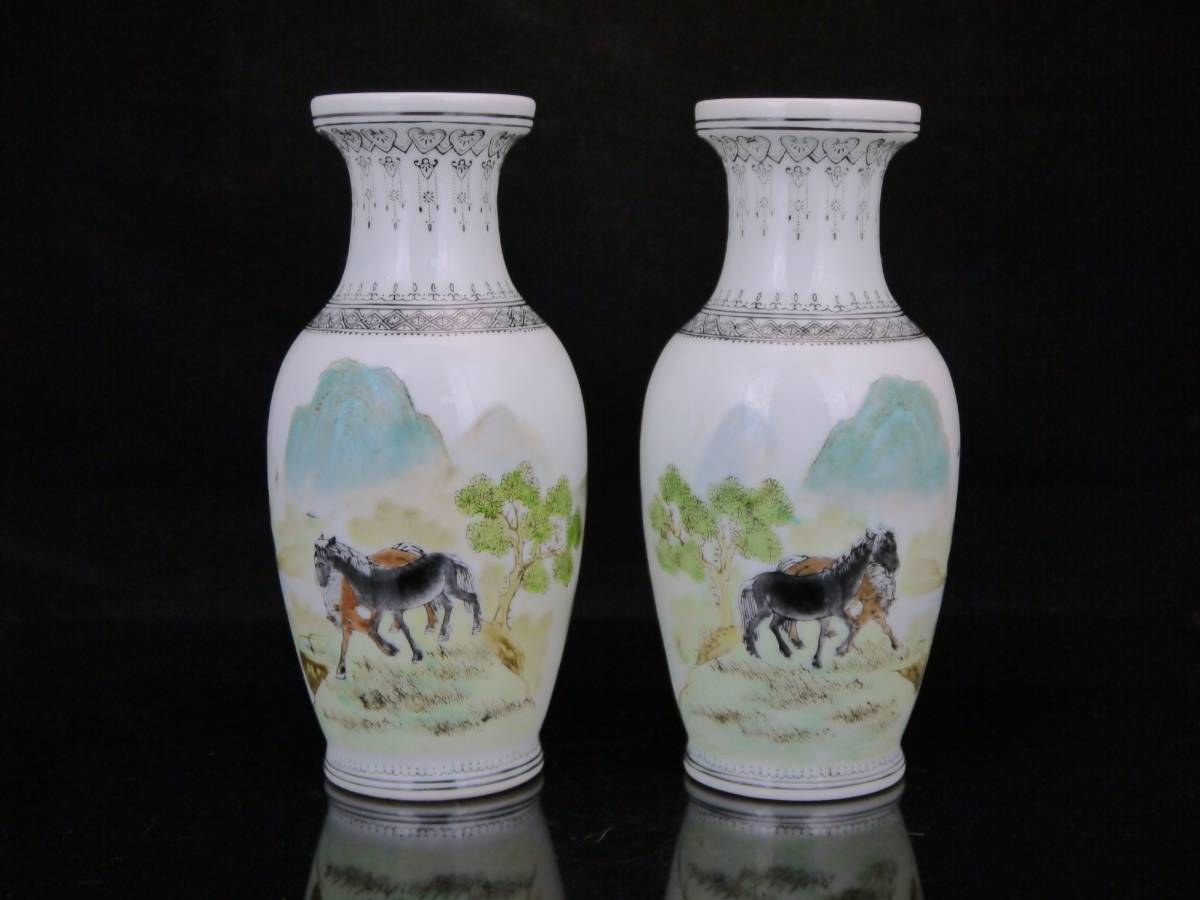 中国 粉彩 花瓶 細密 色絵 2点 壺 中国 粉彩 花瓶 細密 色絵 2点 壺 角花瓶 中国美術 壺 花瓶 色絵
