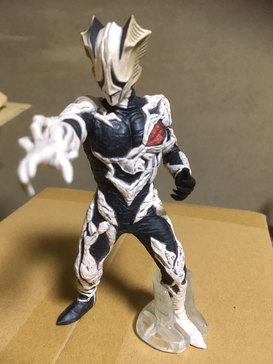 アルティメットルミナス イーヴィルティガ/キリエロイド
