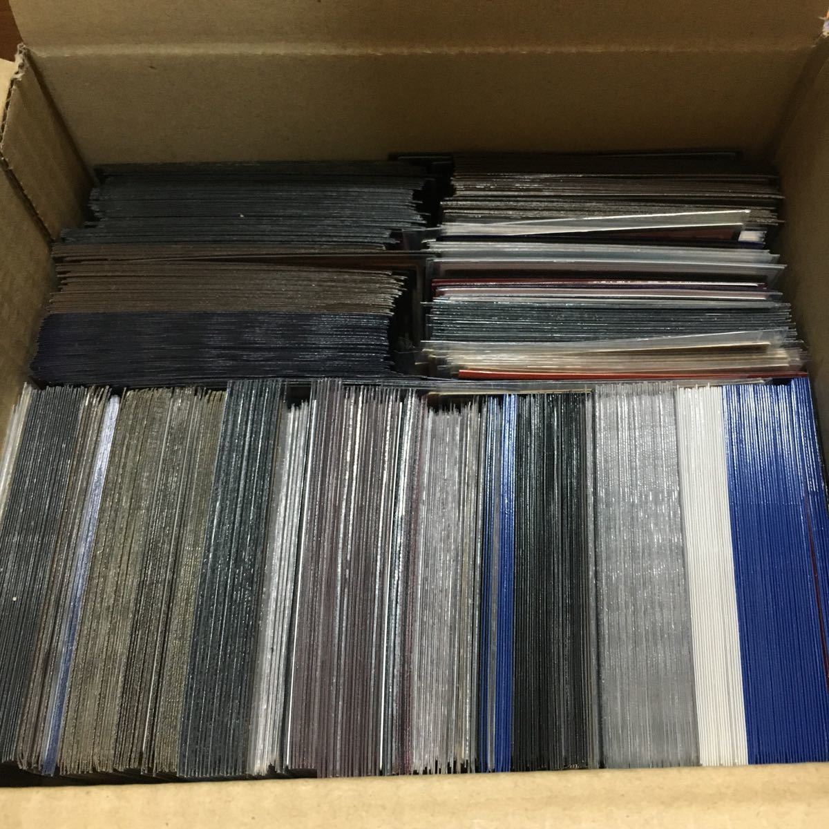遊戯王 大量 段ボール4箱分 人気カード まとめ売り切り 光り物 画像