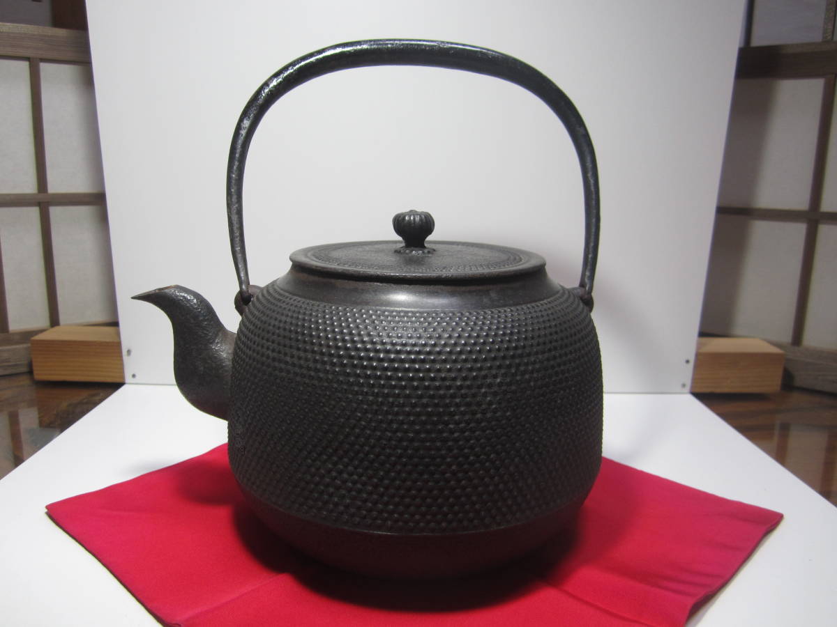 董芸】金工師 蔵六 造 胴印 龍雷文 飾蓋 鉄瓶 茶道具 蔵出品 [1010199
