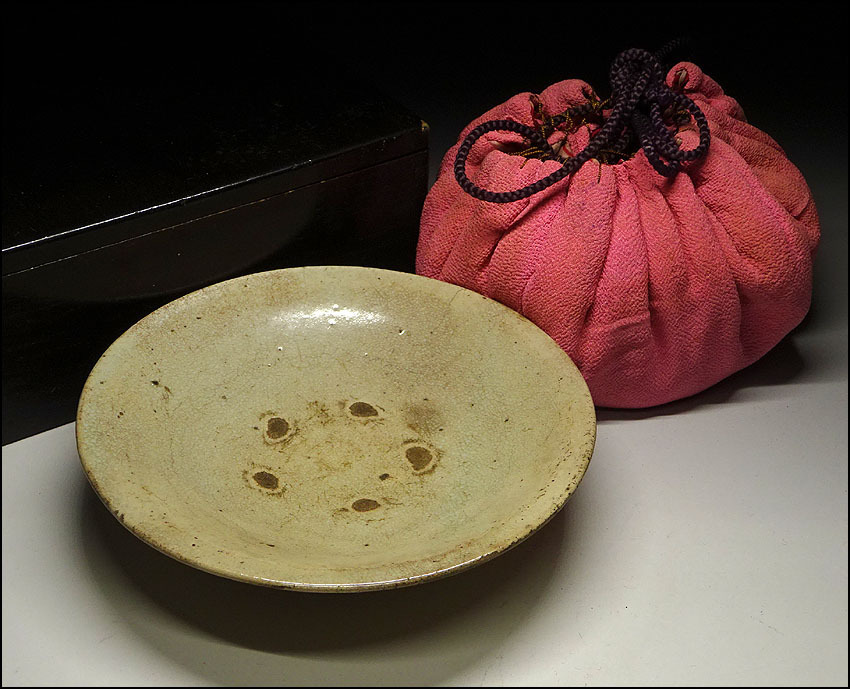 李朝時代　李朝　平茶碗　茶碗　 時代共箱 時代箱 粉 慶應◇朝鮮古陶 李朝時代中期 三島平茶碗 茶道具 「