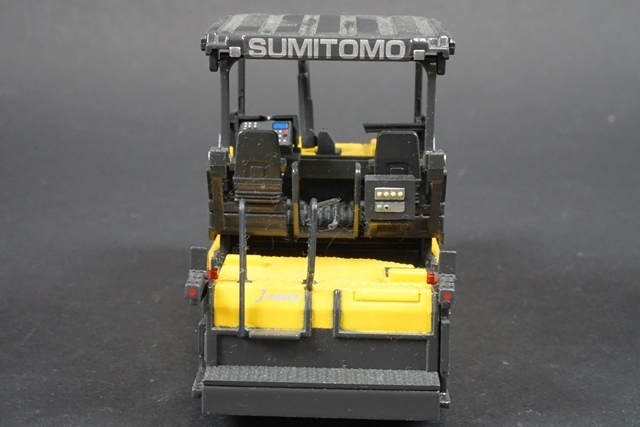 住友建機 1/50 アスファルトフィニッシャー HA60W 建機 ミニカー