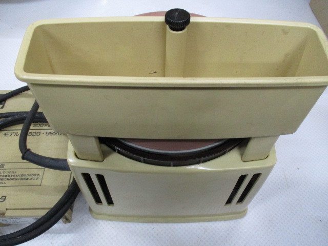 中古品 マキタ 刃物研磨機 本体、砥石 9820-1 マ-46