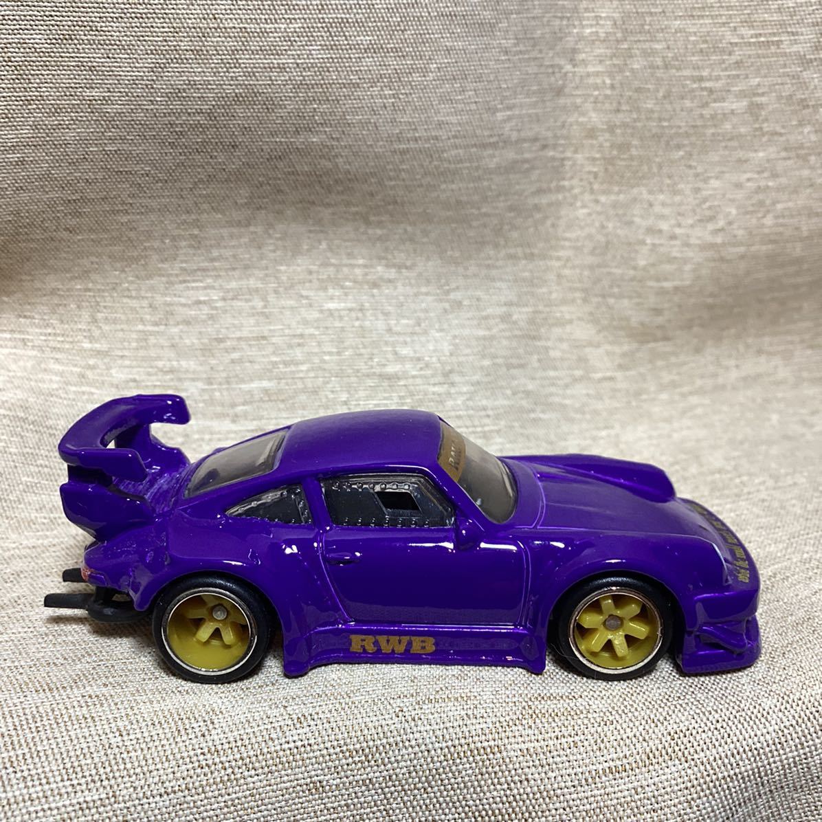 ホットウィール　PORSCHE 930 RWB （紫　ルース） ホットウィール PORSCHE 930 RWB （紫 ルース） - メルカリ