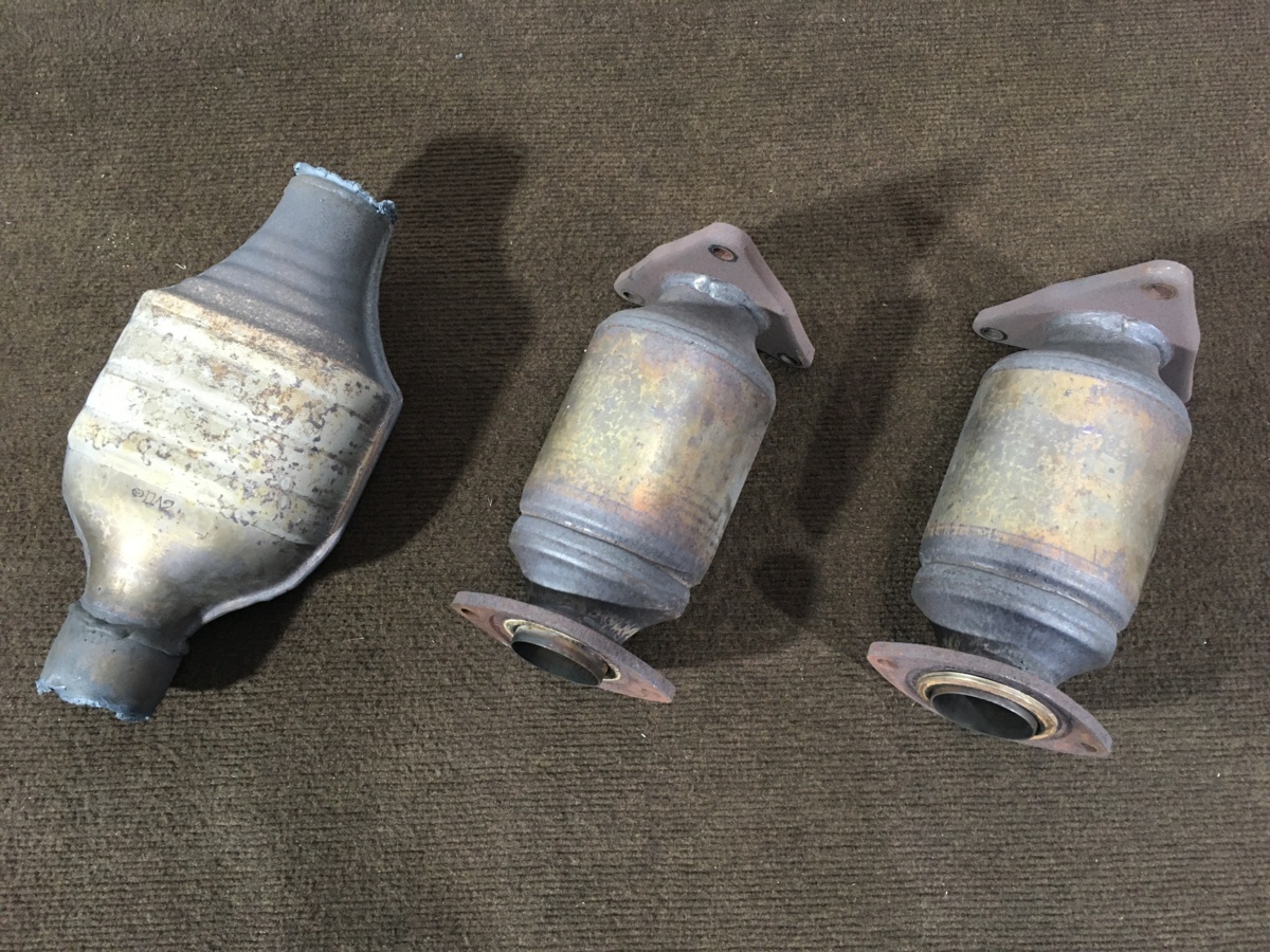トヨタ UZS186 クラウンマジェスタ 触媒 1台分 3個セット コンバーター