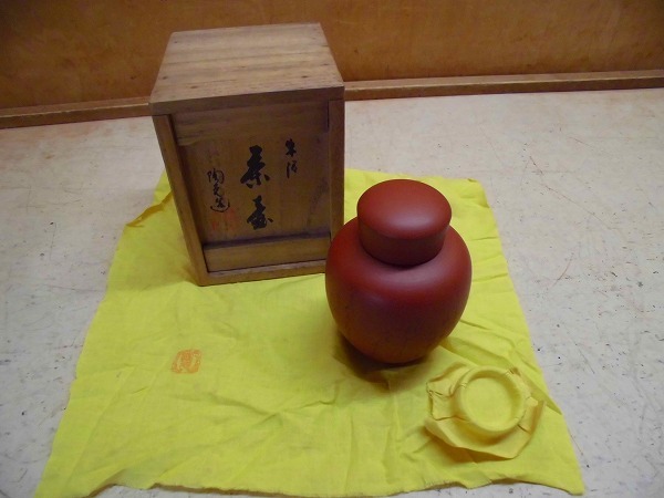 美術品・アンティーク・コレクション 常滑焼 朱泥 急須 松の彫刻入り