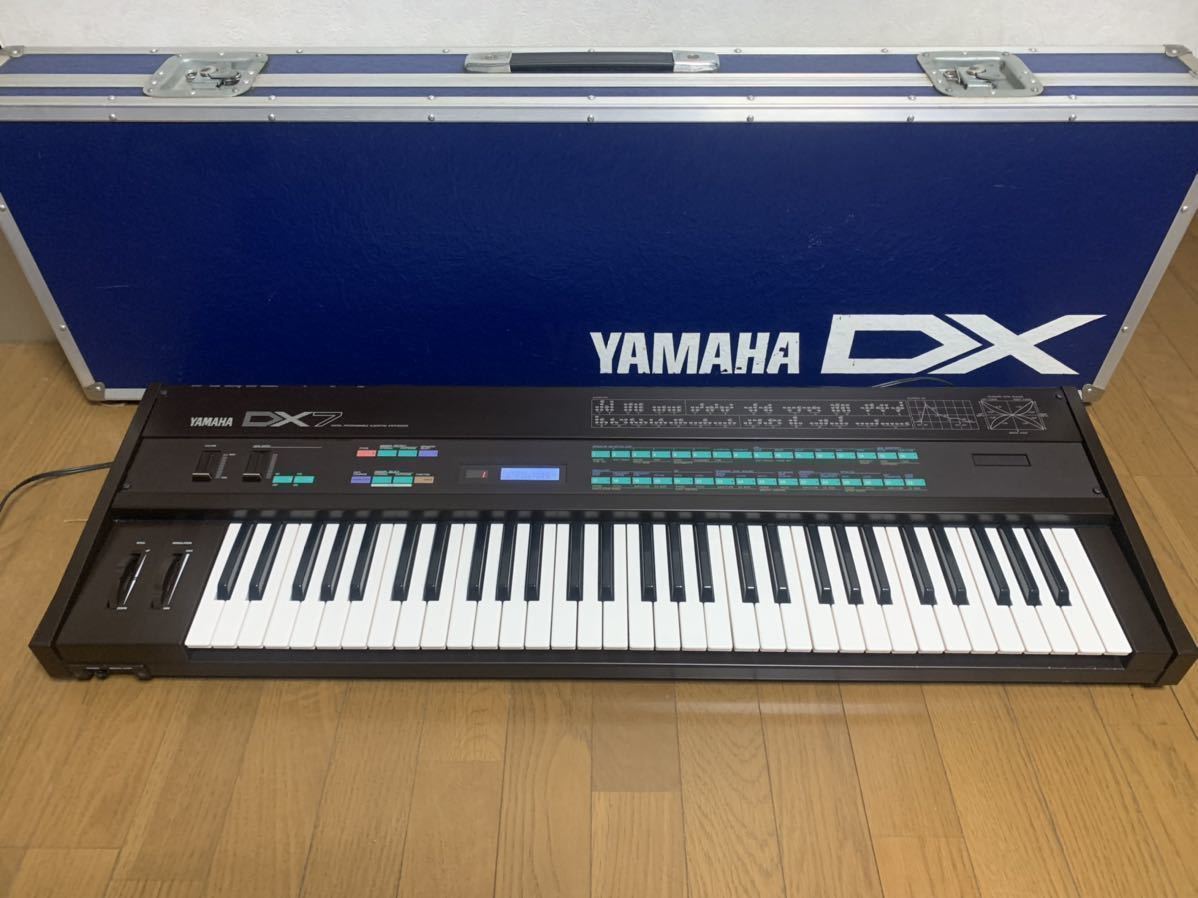 YAMAHA シンセサイザー DX7 ハードケース付 目まぐるし カートリッジ4 