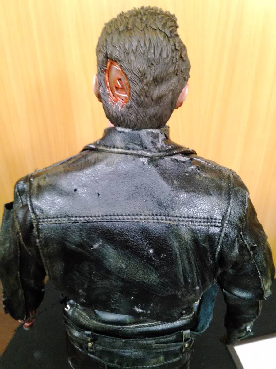 Enterbay Terminator 2 T-800 Battle Damaged 1⁄4 Figure Review