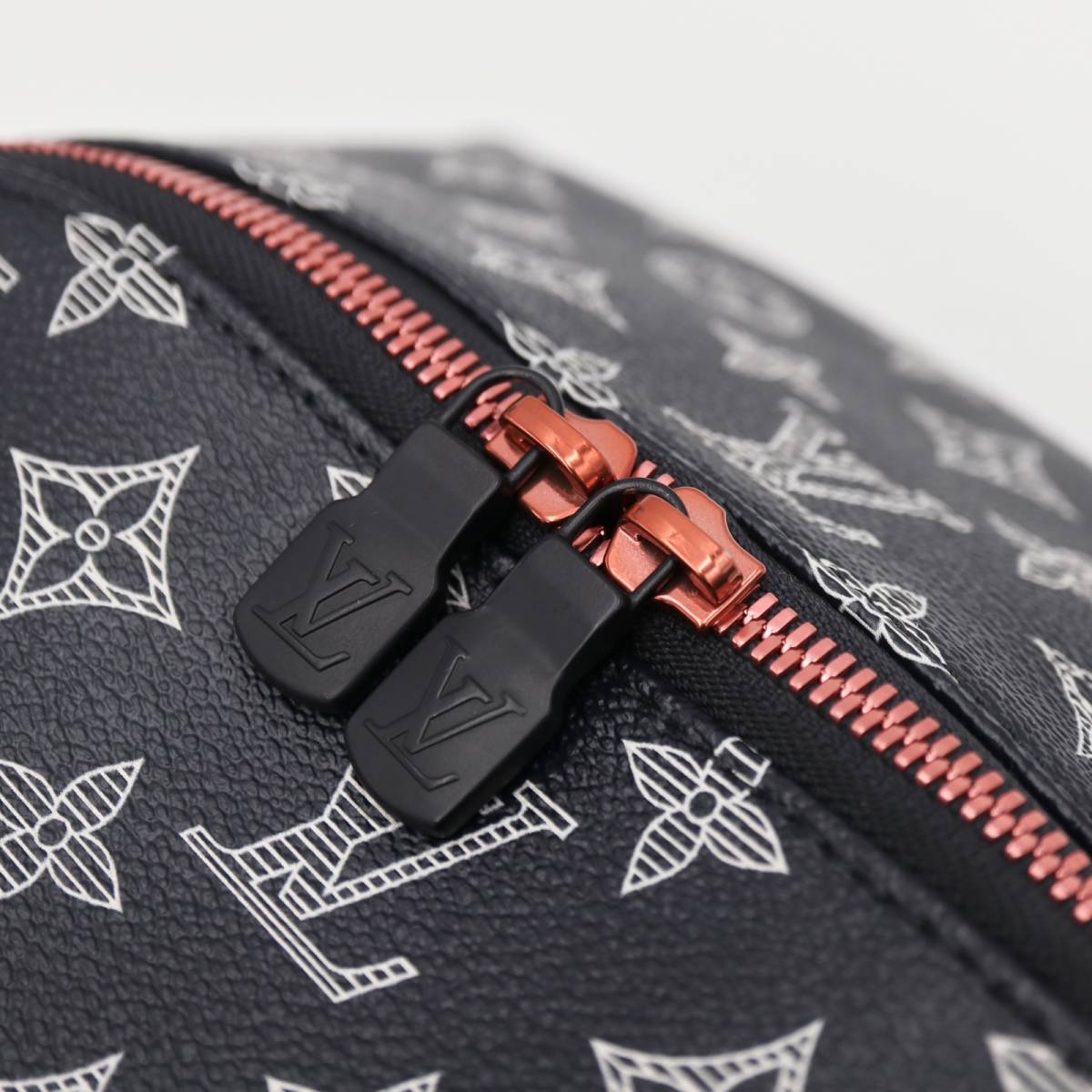 【LOUIS VUITTON】ルイヴィトン モノグラム アップサイドタウン M43676 アポロ　バックパック リュックサック メンズ 正規品 ヴィトン アップサイドダウン ルイ 18年秋冬新作 限定 モノグラムインク