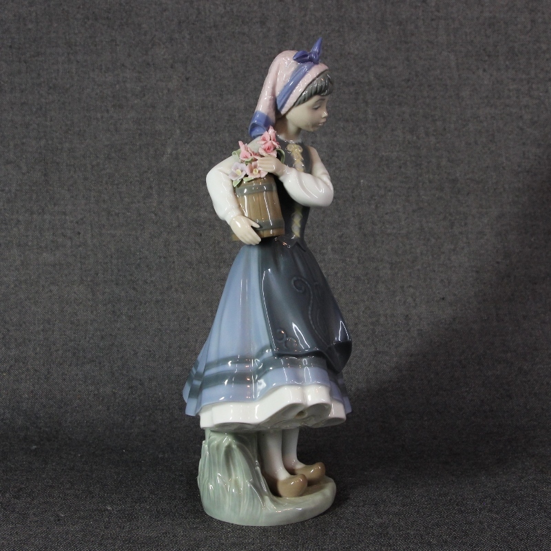 ☆ LLADRO'リヤドロ 花と少女 フィギュリン 1983年作品 置物 リヤドロ