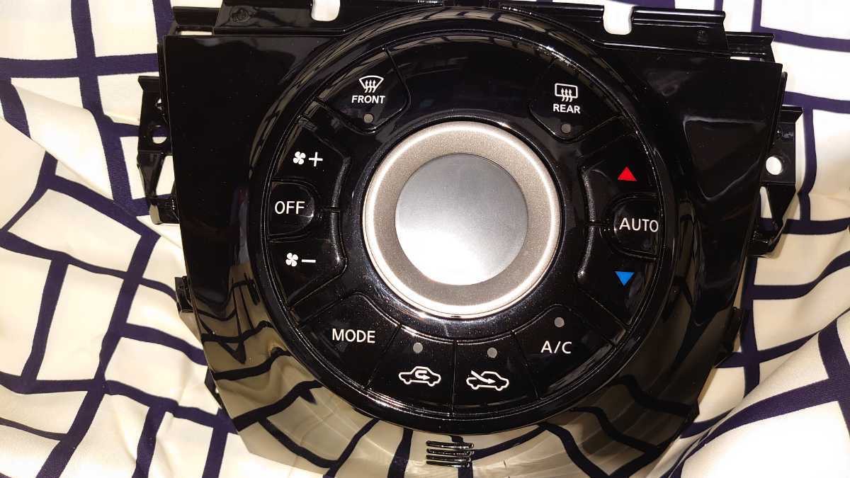 日産 ノート エアコンパネル 文字反転・打ち変え済み e-power(HE12