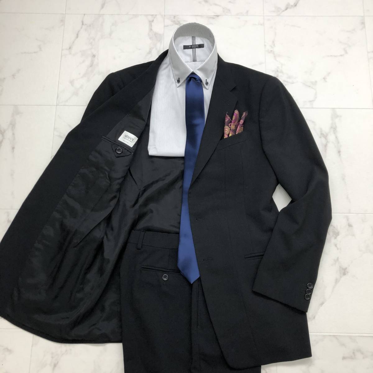 冠婚葬祭にも最適★アルマーニ コレツィオーニ【Armani Collezioni】シングルスーツ メンズ XL 黒無地 ビジネス 総裏 通年 A6 - アルマーニ ARMANI | 通販・人気 90歳目前のジョルジオ・アルマーニが描く、真珠の輝きに満ちた